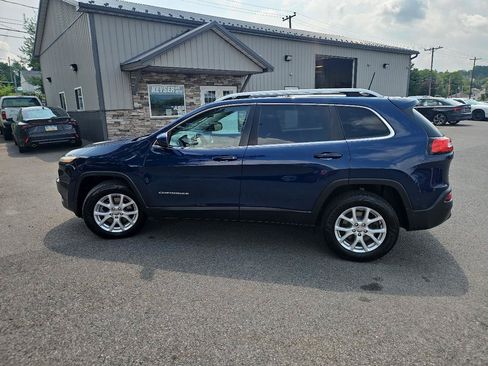 Used 2018 Jeep Cherokee Latitude Plus w/ Cold Weather Group AWD/4WD image 6