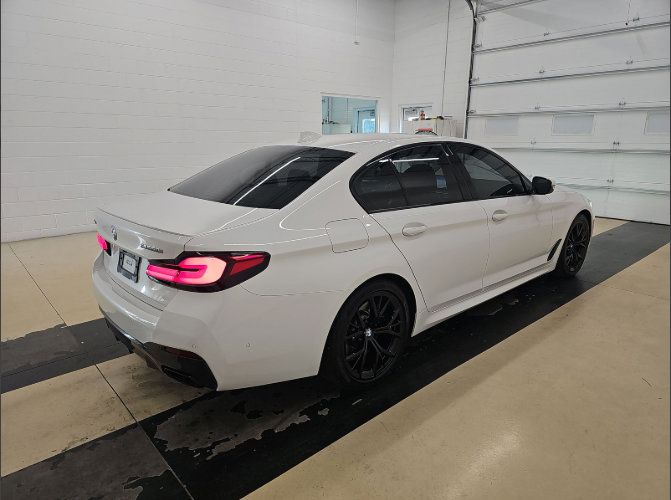 Used 2022 BMW M550i xDrive w/ Shadowloine Package AWD/4WD image 3