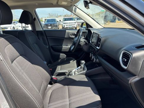 Used 2025 Hyundai Venue SEL FWD image 36
