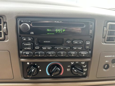 Used 2000 Ford F250 Lariat image 28