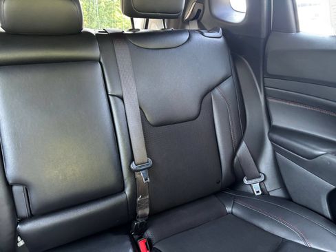 Used 2025 Jeep Compass Trailhawk AWD/4WD image 31