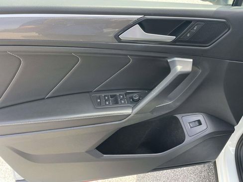 Certified 2022 Volkswagen Tiguan SE R-Line FWD image 19