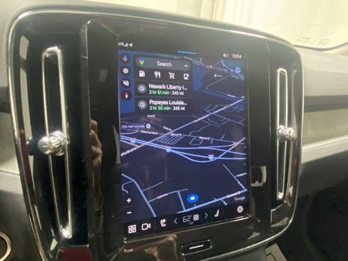 Used 2025 Volvo XC40 B5 Core image 19