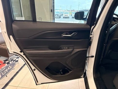 Used 2025 Jeep Grand Cherokee Altitude AWD/4WD image 19