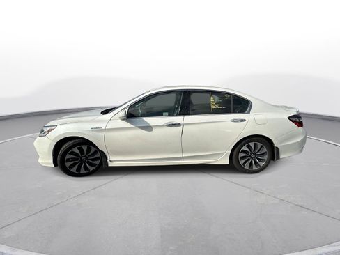 Used 2017 Honda Accord Touring image 9