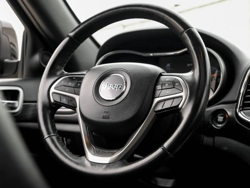 Used 2020 Jeep Grand Cherokee Altitude RWD image 18