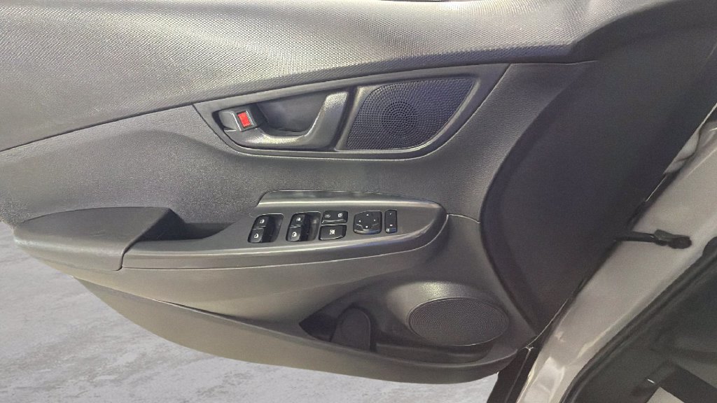 Used 2022 Hyundai Kona SE FWD image 25