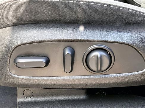 Used 2018 Chevrolet Equinox LT image 32