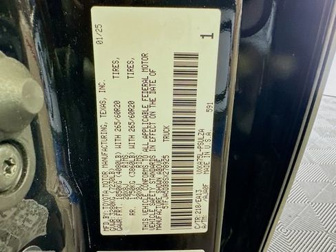Used 2025 Toyota Tundra Limited AWD/4WD image 30