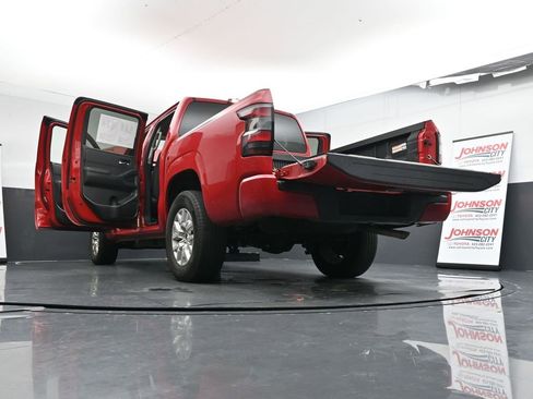 Used 2023 Nissan Frontier SV image 42