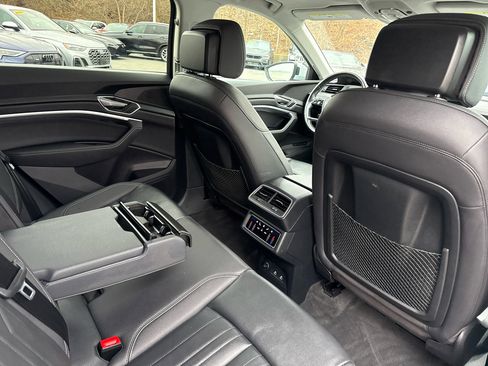 Used 2022 Audi e-tron Premium w/ Convenience Plus Package image 31