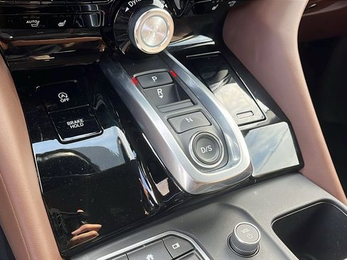 Used 2023 Acura MDX SH-AWD w/ Technology Package image 17