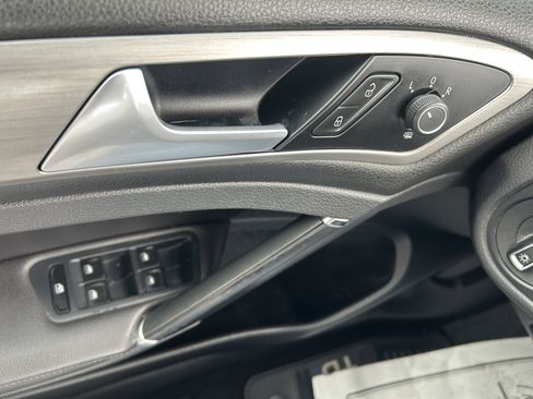 Used 2015 Volkswagen Golf TDI S image 16