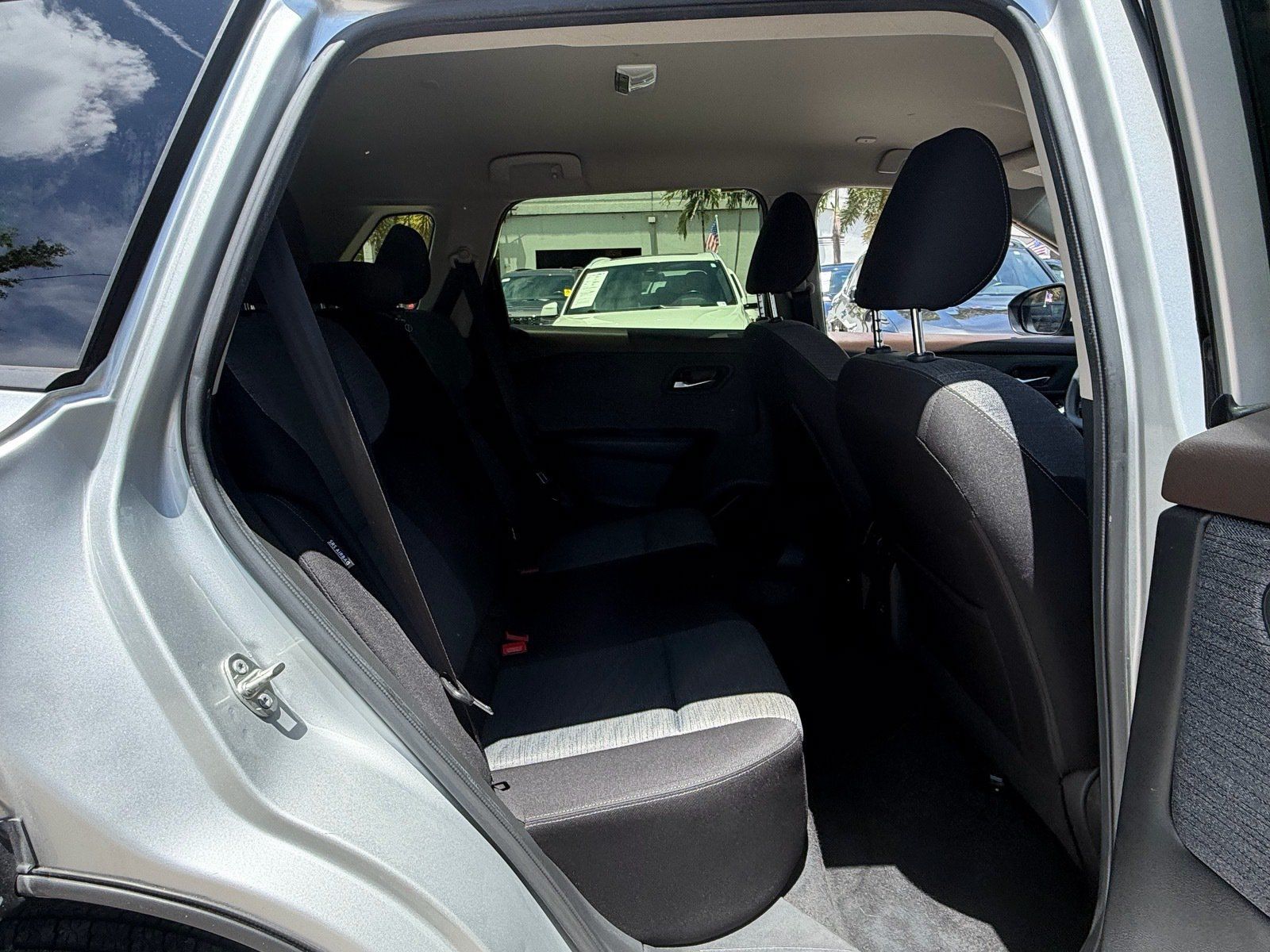 Certified 2023 Nissan Rogue SV FWD image 16