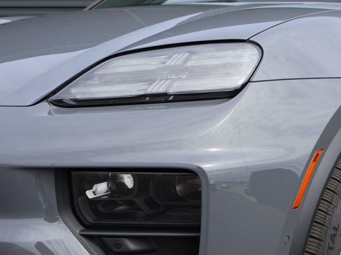 New 2026 Porsche Macan 4S Electric AWD/4WD image 12