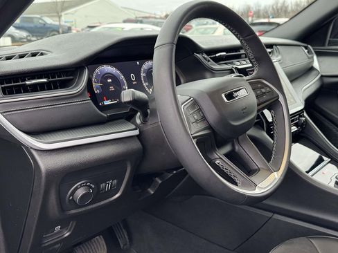 Used 2024 Jeep Grand Cherokee L Altitude image 2