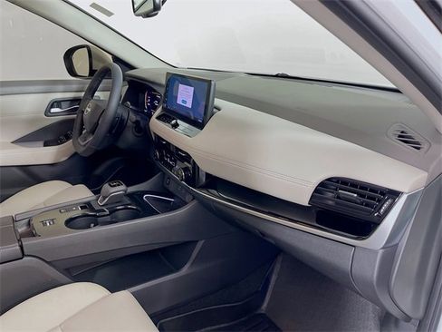 Used 2025 Nissan Rogue SL w/ Tech Package image 31