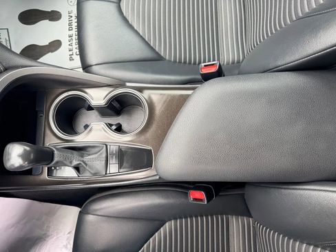 Used 2022 Toyota Camry SE FWD image 40