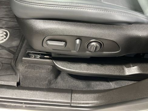 Used 2023 Buick Enclave Essence image 11
