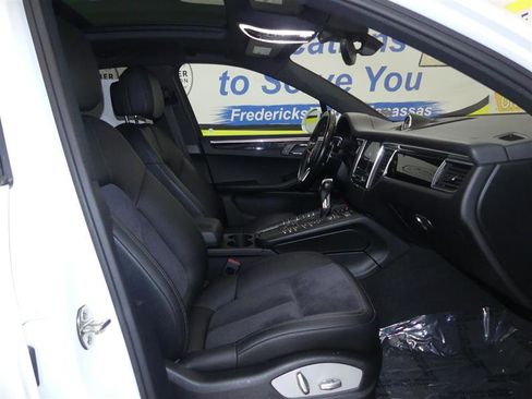 Used 2018 Porsche Macan image 6