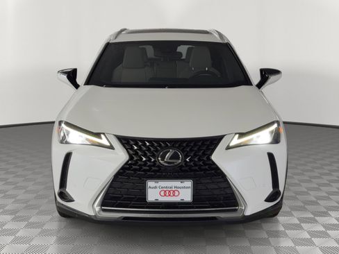 Used 2021 Lexus UX 200 w/ Accessory Package (Z1) FWD image 6
