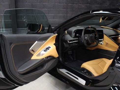 Used 2025 Chevrolet Corvette Stingray Preferred Conv w/ Z51 Performance Package image 35