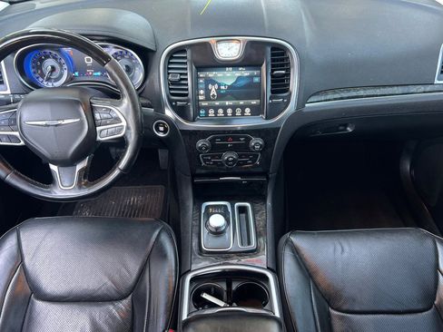Used 2018 Chrysler 300 Limited image 10