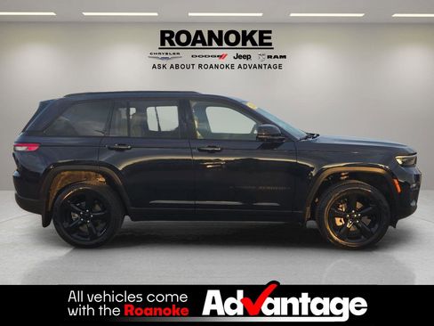 Used 2024 Jeep Grand Cherokee Limited w/ Luxury Tech Group II image 11