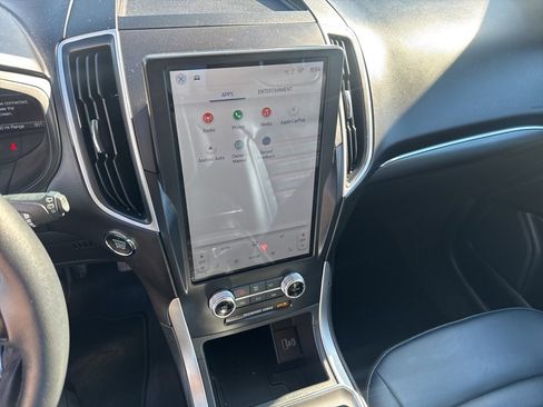 Used 2024 Ford Edge SEL w/ Sport Appearance Package image 17