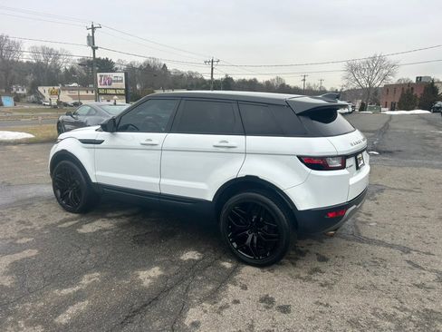 Used 2017 Land Rover Range Rover Evoque SE Premium image 3