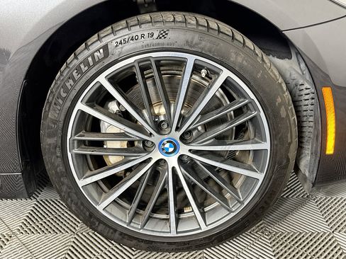 Used 2023 BMW 530e w/ Premium Package image 31