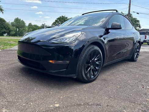 Used 2022 Tesla Model Y Long Range AWD/4WD image 1
