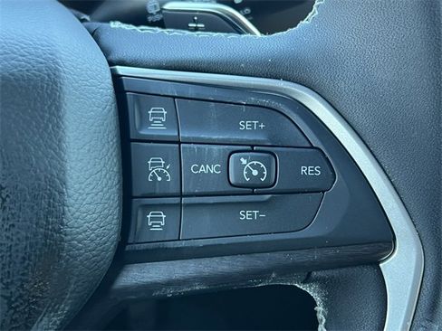 New 2025 Jeep Grand Cherokee L Limited image 22