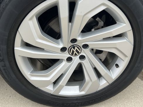 Used 2022 Volkswagen Atlas SE w/ Panoramic Sunroof Package image 12