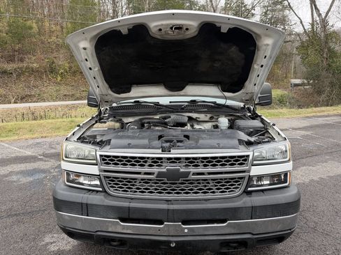 Used 2005 Chevrolet Silverado 3500 LS w/ Heavy-Duty Power Package image 4