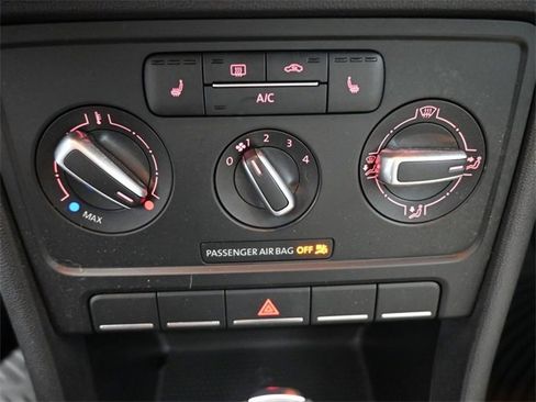 Used 2017 Volkswagen Beetle 1.8T Classic image 6