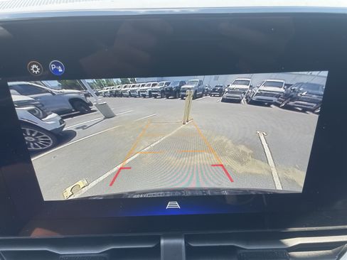 Used 2026 Chevrolet Equinox LT FWD image 24