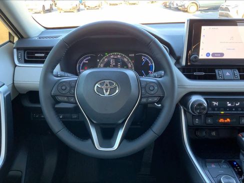 Used 2025 Toyota RAV4 XLE Premium image 5