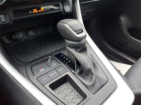 Used 2024 Toyota RAV4 XLE Premium image 17