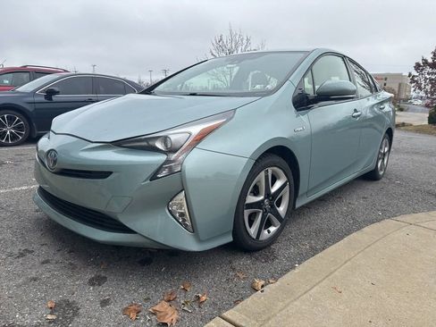 Used 2016 Toyota Prius Three Touring image 3