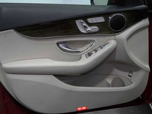Used 2018 Mercedes-Benz C 300 Sedan image 24