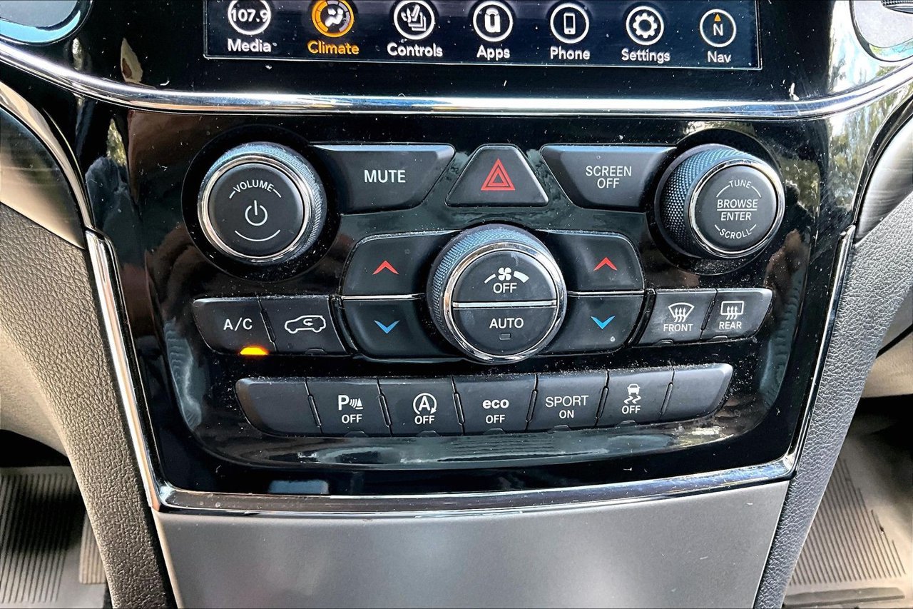 Used 2021 Jeep Grand Cherokee Laredo X RWD image 24