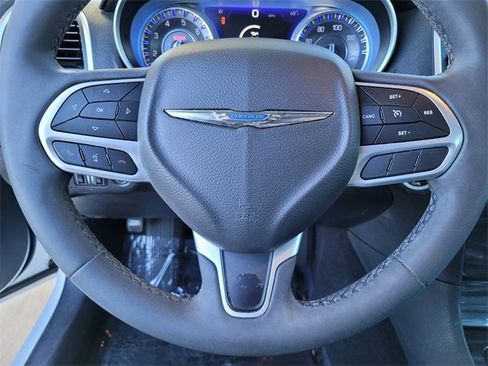 Used 2022 Chrysler 300 Touring image 21