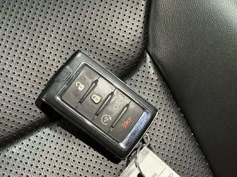 Used 2023 Jeep Grand Cherokee Limited w/ Luxury Tech Group II image 29