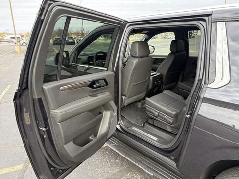 New 2026 Chevrolet Suburban LT image 21