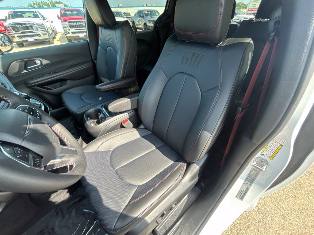 New 2027 Chrysler Pacifica Select AWD/4WD image 15