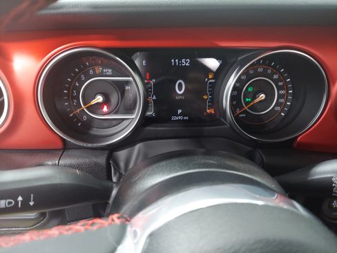 Used 2023 Jeep Wrangler Unlimited Rubicon w/ Cold Weather Group AWD/4WD image 9