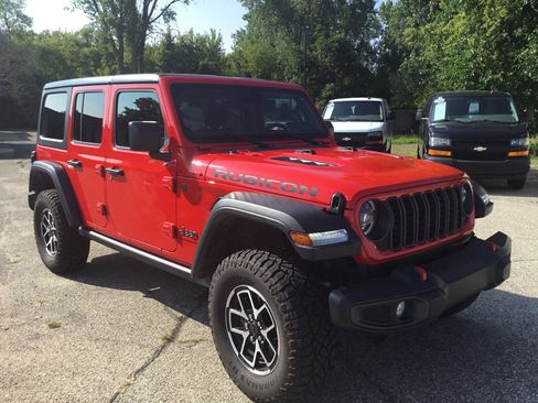 Used 2024 Jeep Wrangler Unlimited Rubicon AWD/4WD image 4