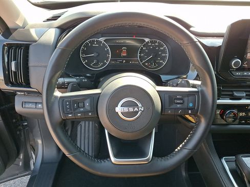 Certified 2025 Nissan Pathfinder SV FWD image 23