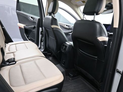 Used 2020 Ford Escape Titanium image 18